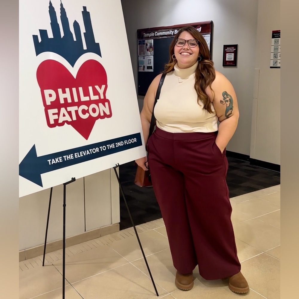 Wide leg maroon trousers